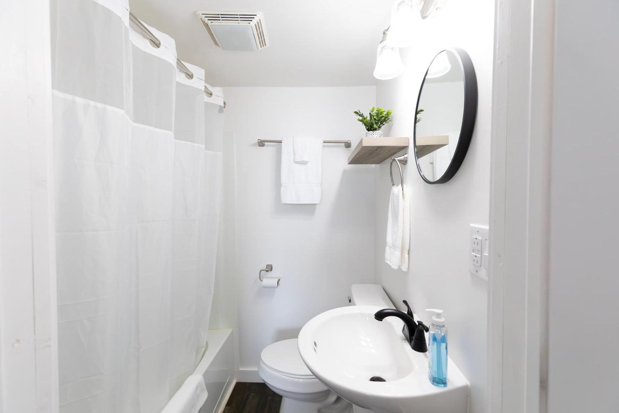 Anchor Bay Inn And Suites Сандаски Номер фото